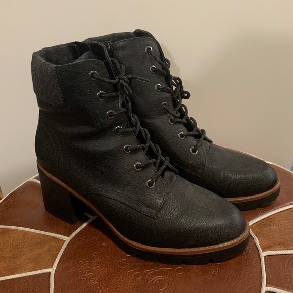 Naturalizer Madalynn 2 Lug Sole Booties - Picture 2 of 9